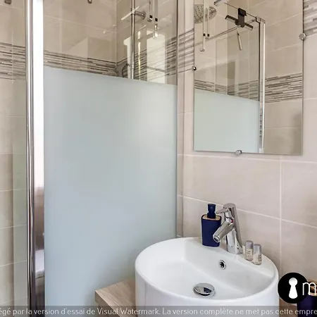 Hyper 2 Minutes Walk From 