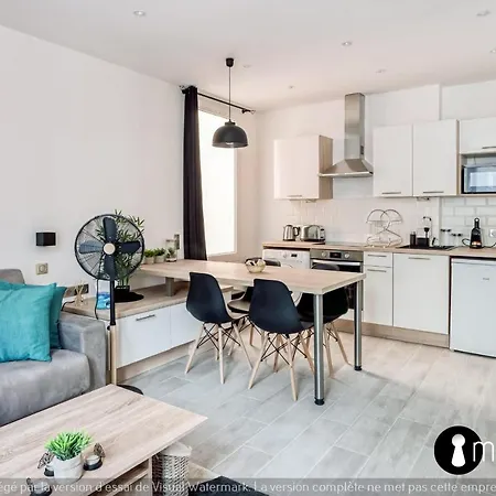 Hyper 2 Minutes Walk From 