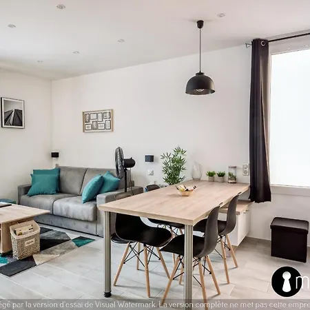 Hyper 2 Minutes Walk From 