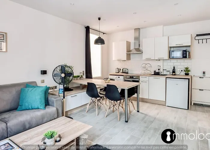 Hyper 2 Minutes Walk From 