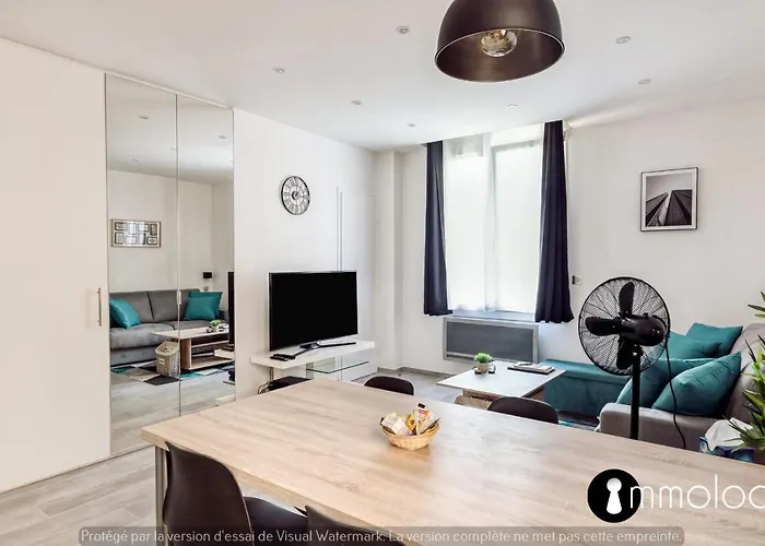 Hyper 2 Minutes Walk From 